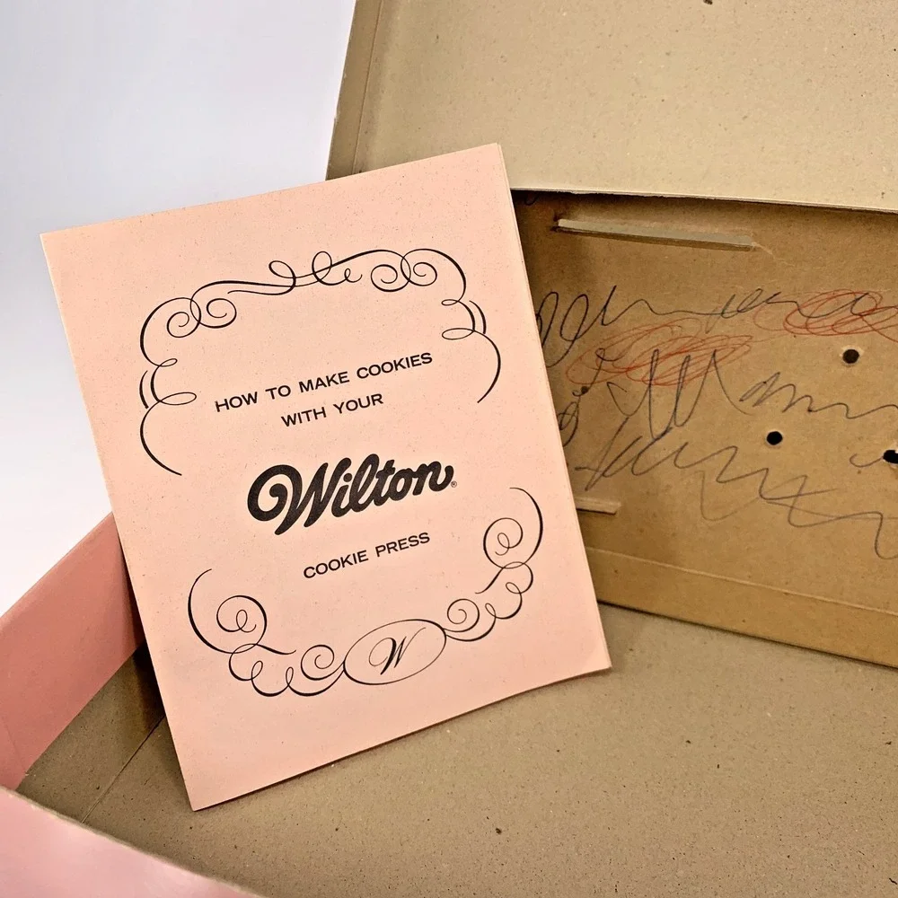 Vintage Wilton Sugar Plum Cookie Press Pink White 12 Disc 3 Cones‎ NEW-UNUSED